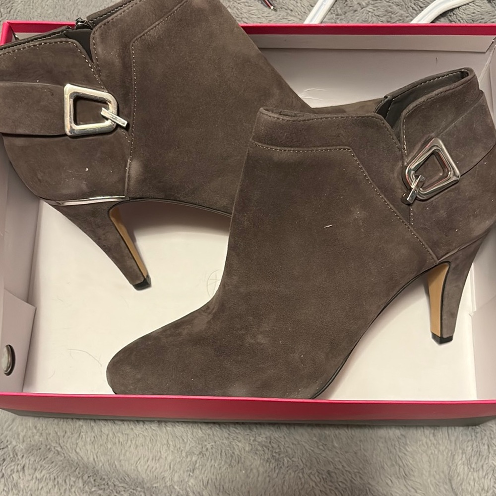 Vince Camuto New in box booties brown size 10